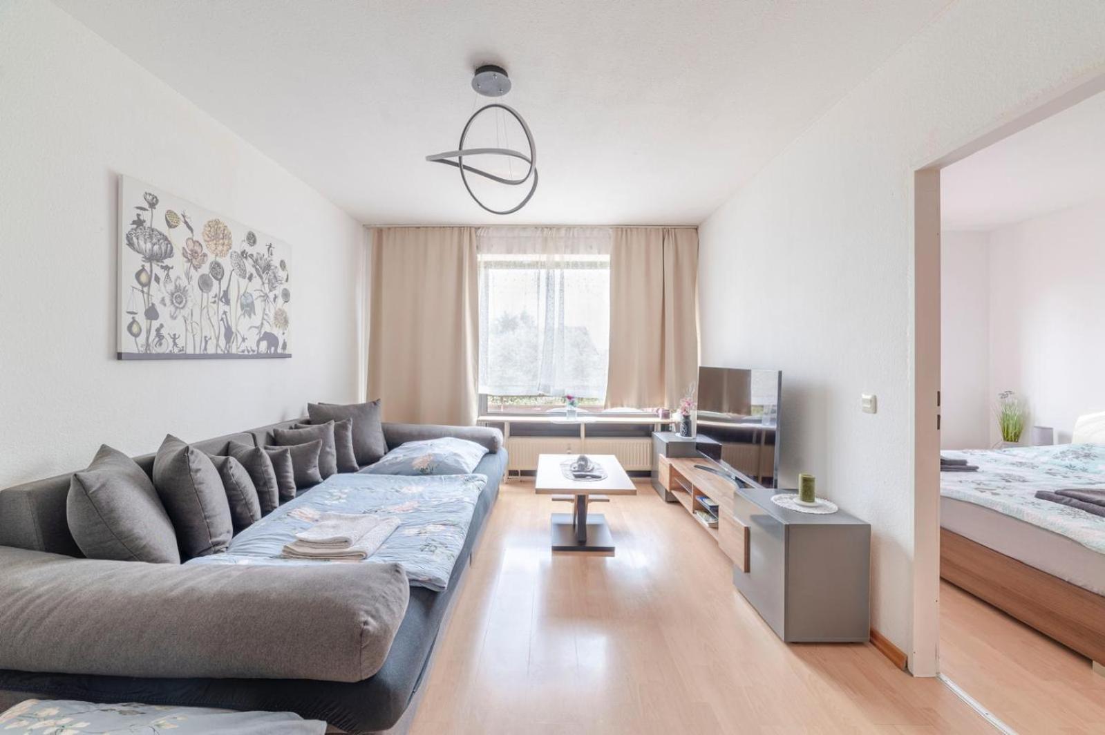 Schoene, Moeblierte Wohnung Mit Balkon Und Tiefgarage 杜塞尔多夫 外观 照片
